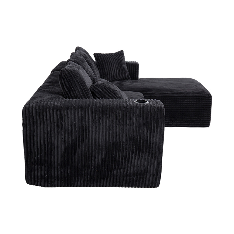 Sofa góc hình chữ L lớn bằng vải nhung màu đen với các mô-đun đầy bọt, nhiều đệm và giá đỡ cốc tích hợp